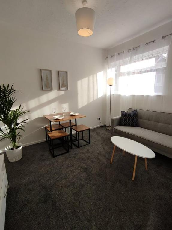 1 Bedroom Apartment With Free Parking Weymouth Eksteriør bilde